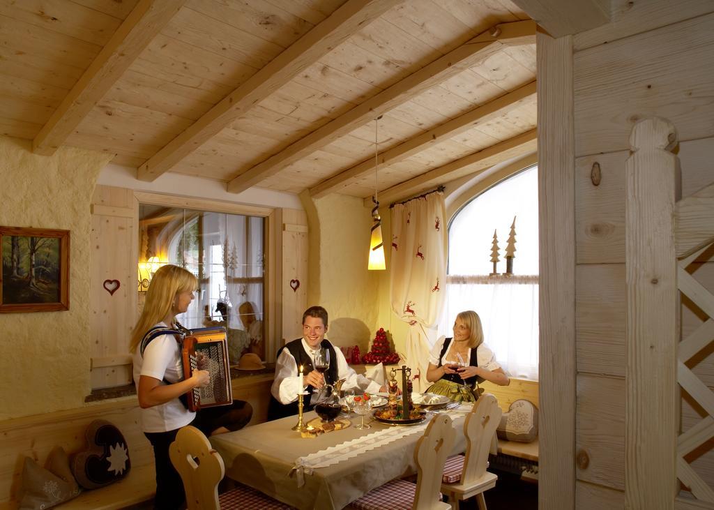 טאנהיים Hotel "Zum Ritter" מסעדה תמונה