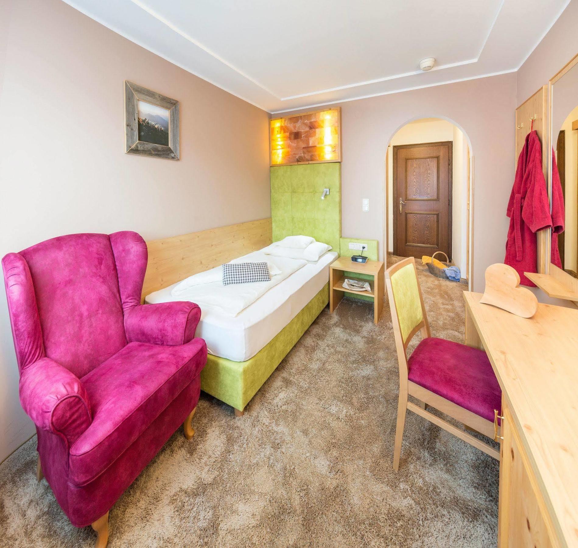 טאנהיים Hotel "Zum Ritter" מראה חיצוני תמונה