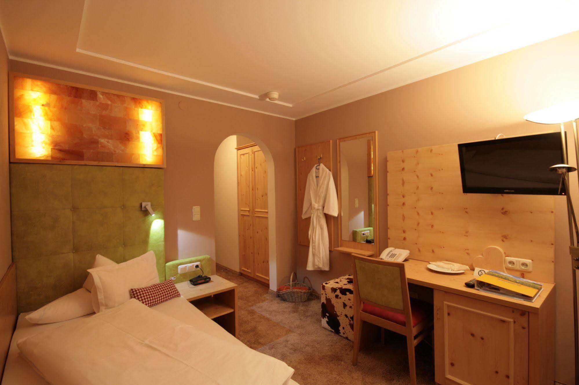 טאנהיים Hotel "Zum Ritter" מראה חיצוני תמונה